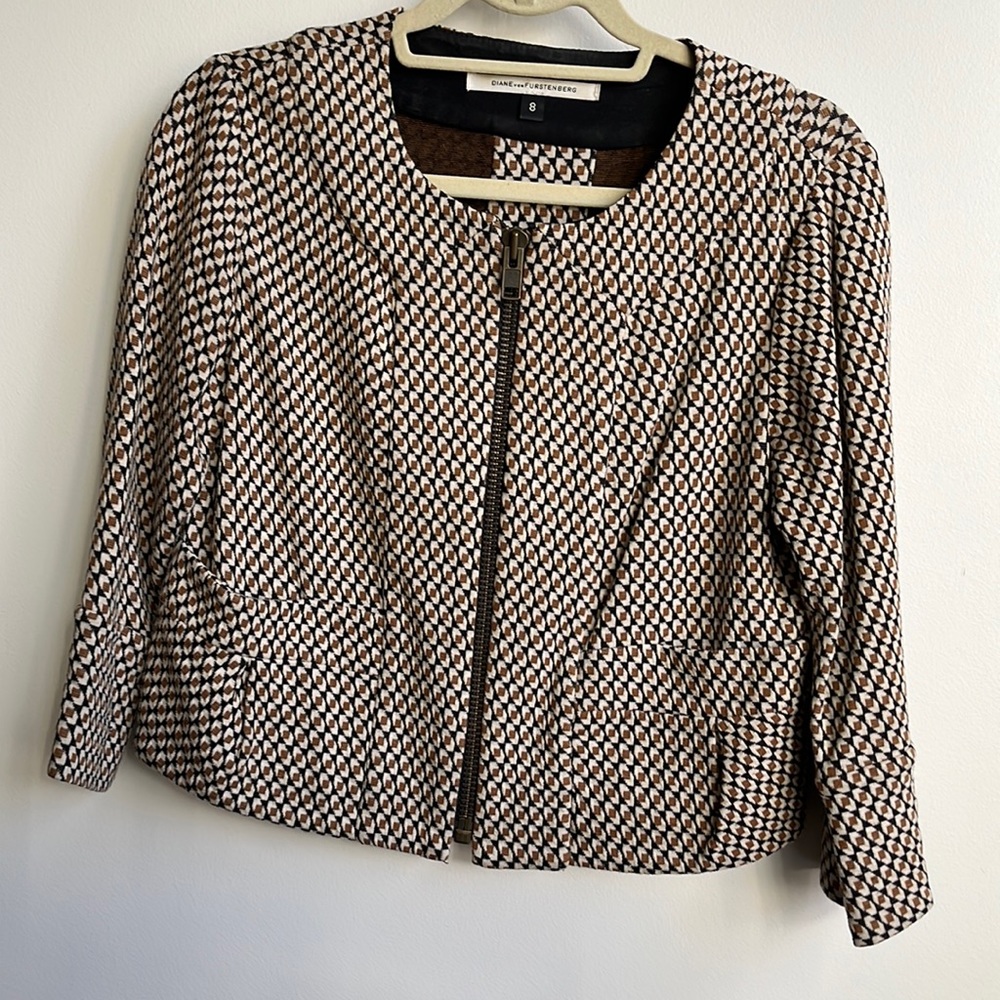 DVF cropped jacket with 3/4 sleeves and front zipper